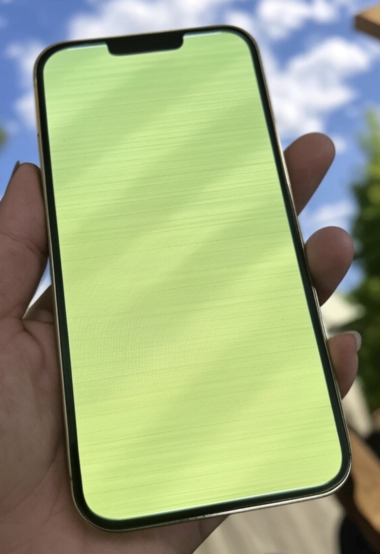 sửa iphone 13 pro max xanh màn hình